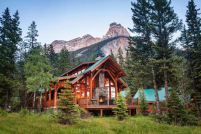 Отель Cathedral Mountain Lodge  Филд